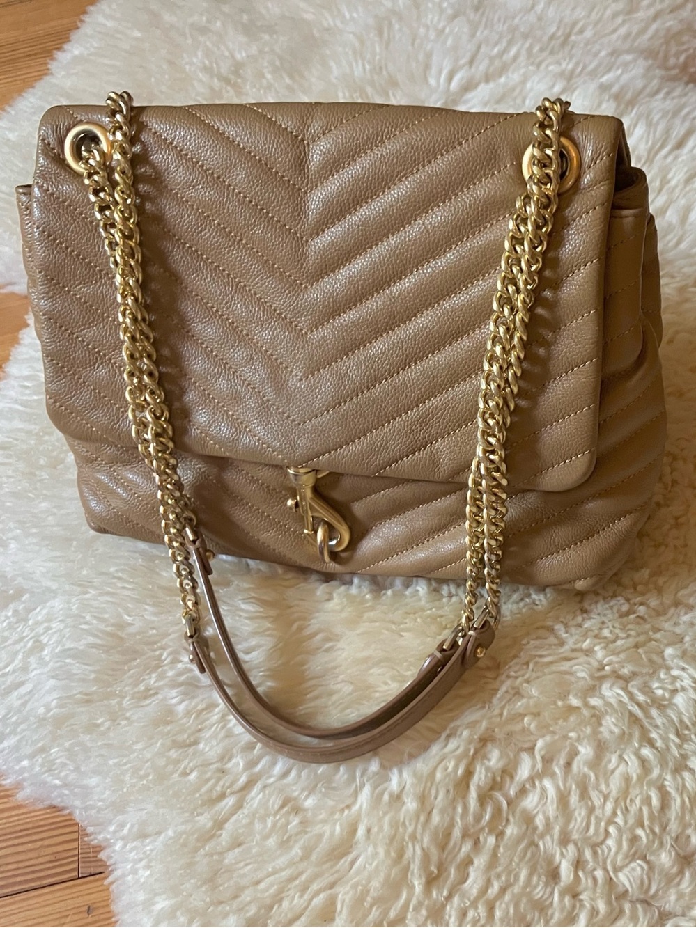 Rebecca Minkoff Edie Flap Chevron Quilted Leather Shoulder Bag in Tan - Picture 4 of 16